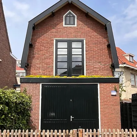 Hébergement de vacances Little Loft, Summerhouse Near The Free Parking- Have A Stay!